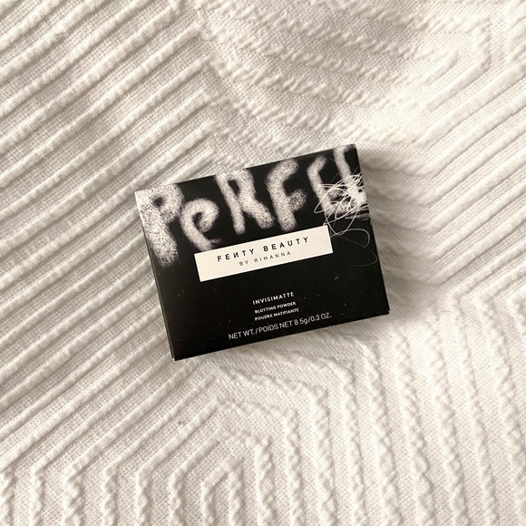 Fenty Beauty Invisimatte Blotting Powder Universal - Picture 1 of 3